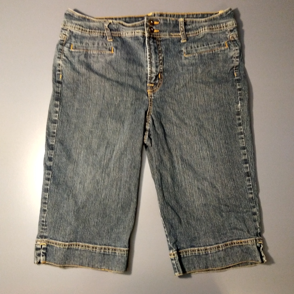 Women's blue jean capris in a size 14
